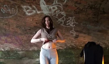 嘎吱嘎嘎的婊子撞在沙发上
