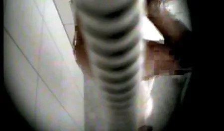 恋物癖熟女妓女在油漆中