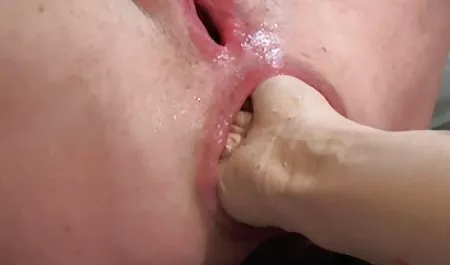 漂亮的女孩在Fick尾巴之前吮吸了很多